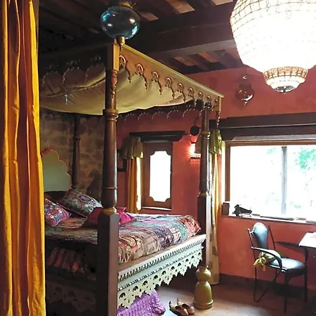 Les Folies De La Serve B&B 3*