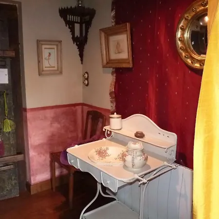 Les Folies De La Serve Bed & Breakfast Ouroux
